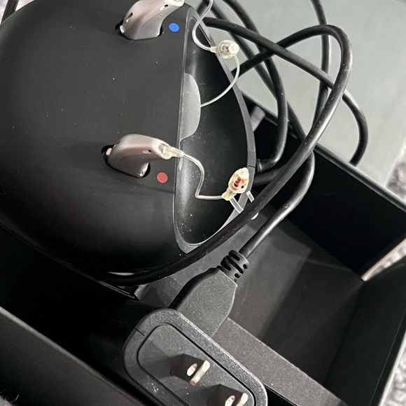 2 Rx Oticon RIC OPN S 2 RIC Silver Hearing Aids with docking station - Picture 7 of 8